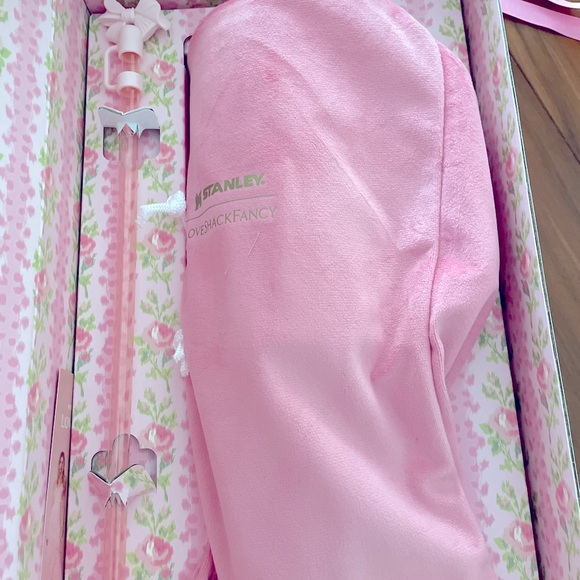 NEW NEVER USED The Stanley X LoveShackFancy Quencher | 40 Oz Blooming Heirloom - Picture 4 of 5